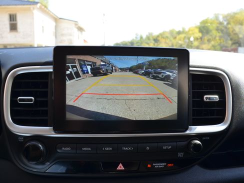 Used 2022 Hyundai Venue SE image 11