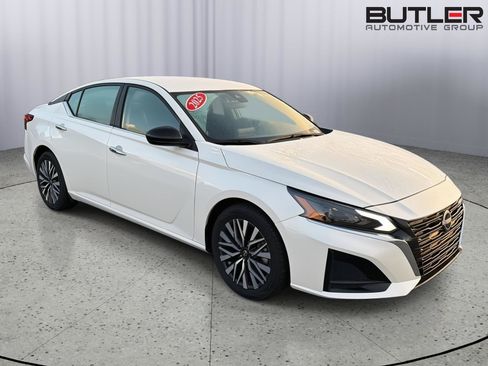 Used 2025 Nissan Altima 2.5 SV FWD image 8
