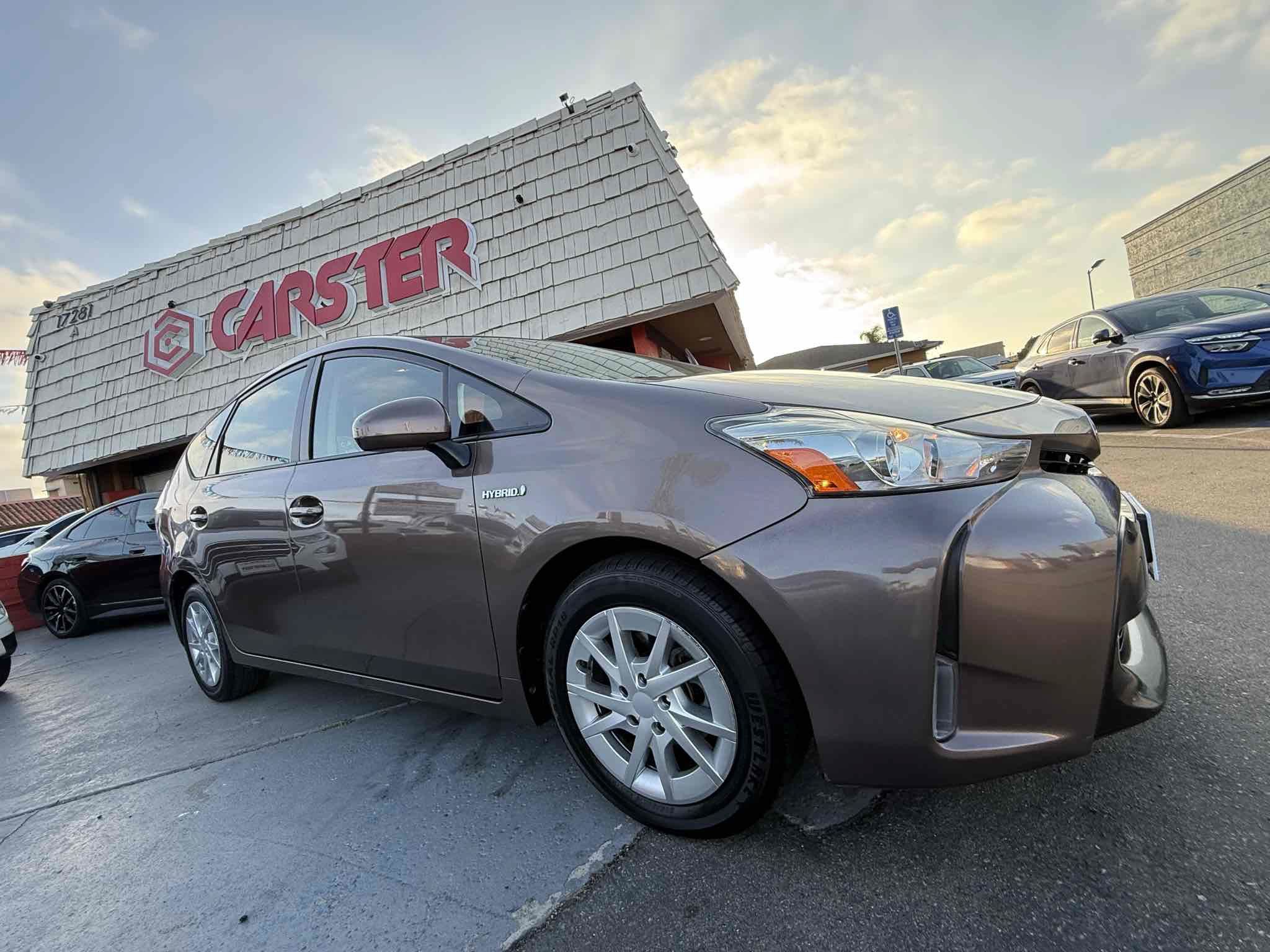 Used 2017 Toyota Prius V Four FWD image 30