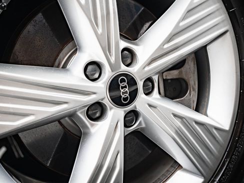 Used 2022 Audi Q4 e-tron Premium w/ Convenience Package image 8