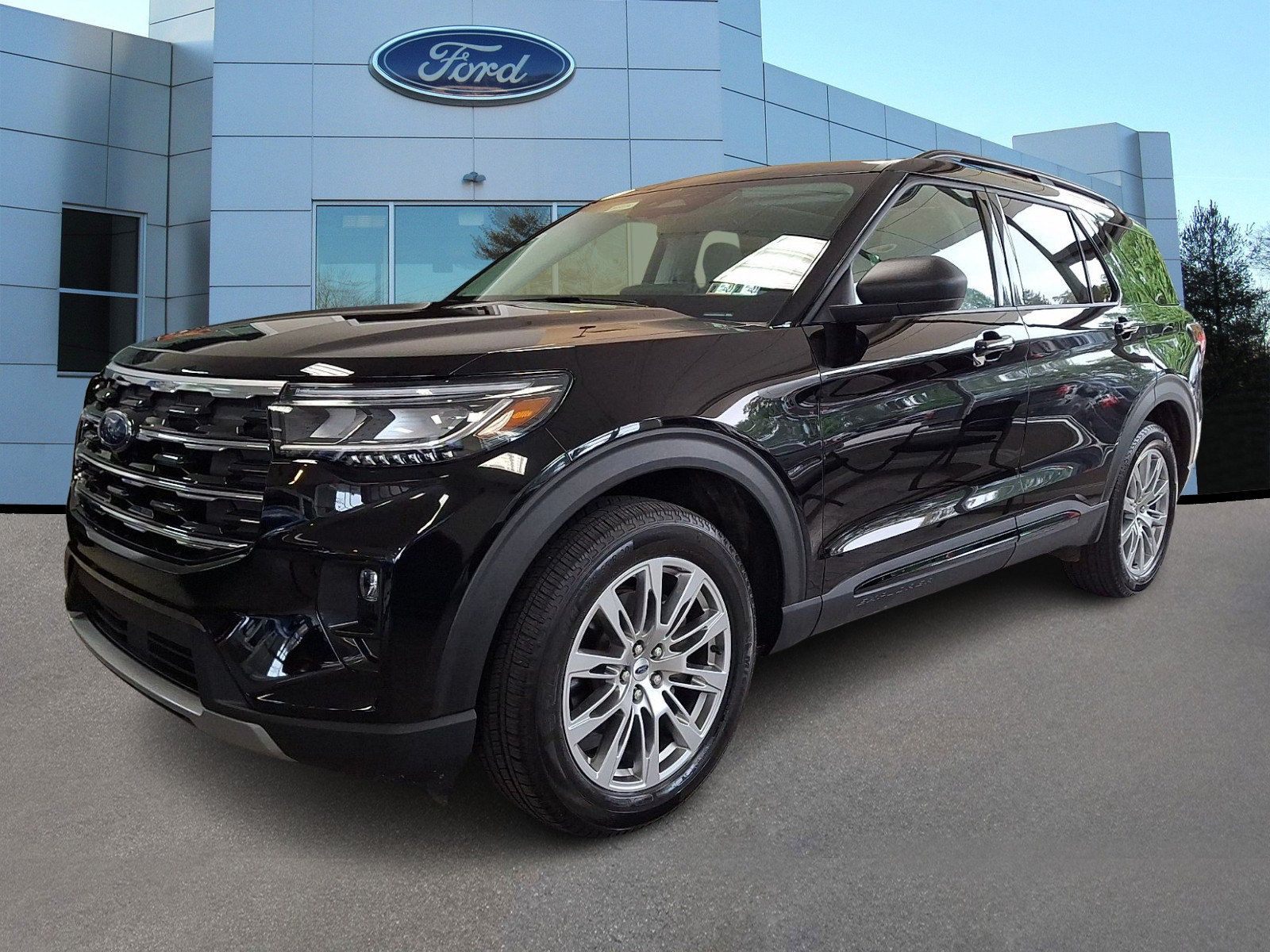 Used 2026 Ford Explorer Active w/ Active Comfort Package AWD/4WD image 4