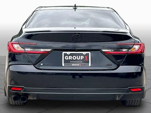 Used 2025 Toyota Camry SE w/ Convenience Package FWD image 5
