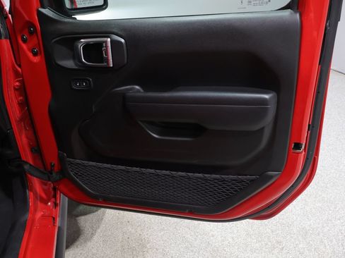 Used 2025 Jeep Wrangler Unlimited Rubicon AWD/4WD image 21