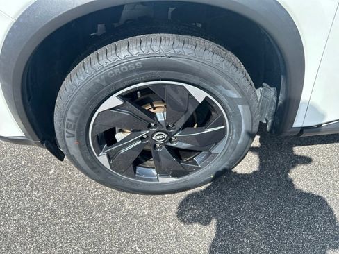 Certified 2025 Nissan Rogue SV AWD/4WD image 9