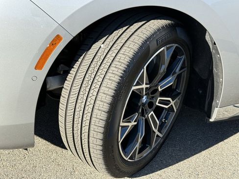 Used 2025 BMW i7 eDrive50 image 18