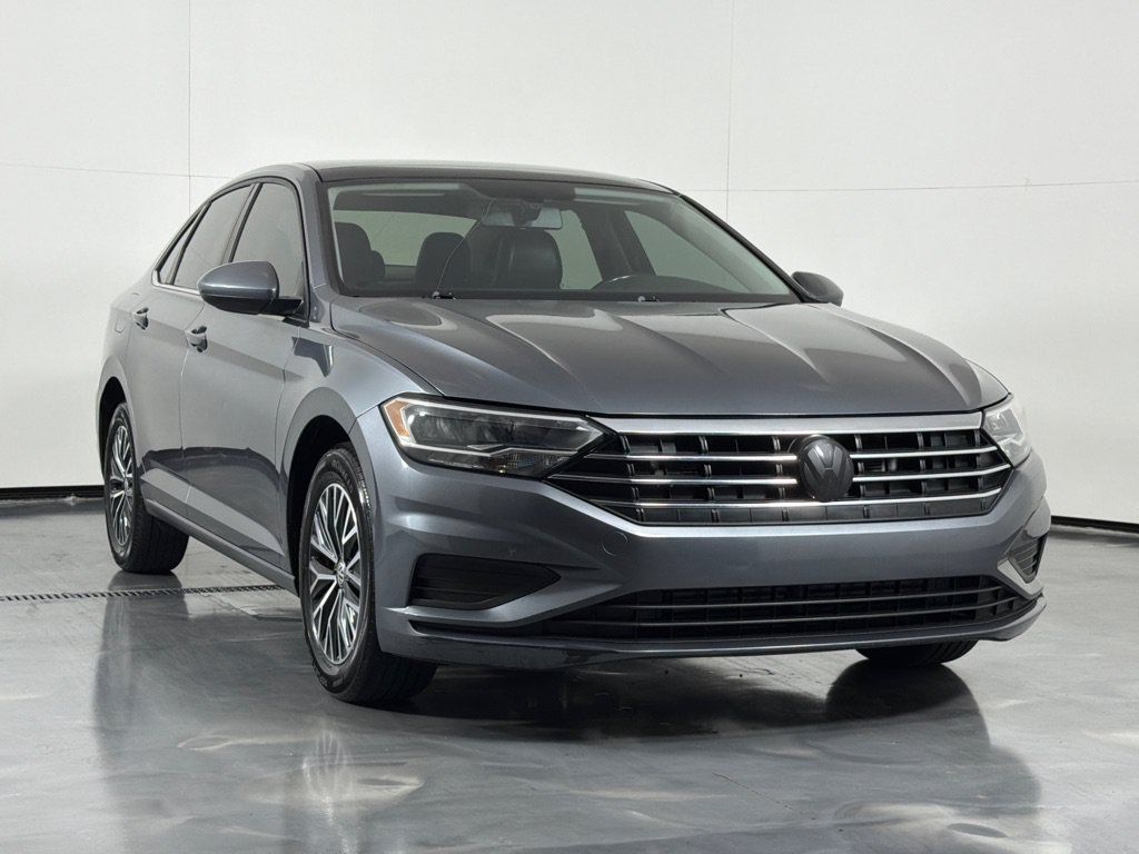 Used 2019 Volkswagen Jetta SE w/ Cold Weather Package FWD image 3