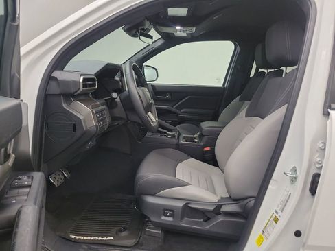 Used 2024 Toyota Tacoma TRD Sport image 4