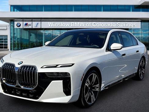 Used 2025 BMW 760i xDrive w/ Premium Package AWD/4WD image 2