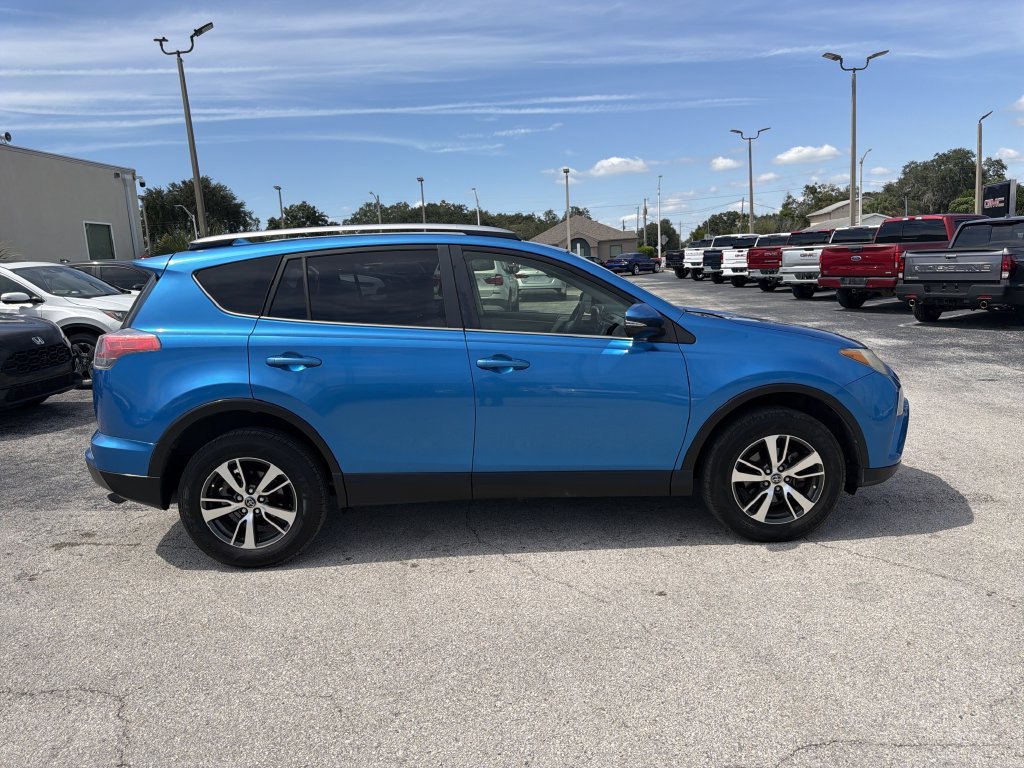 Used 2018 Toyota RAV4 XLE FWD image 3