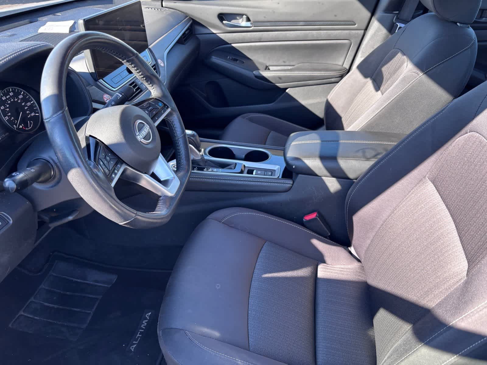 Used 2024 Nissan Altima 2.5 SV w/ SV Premium Package FWD image 12