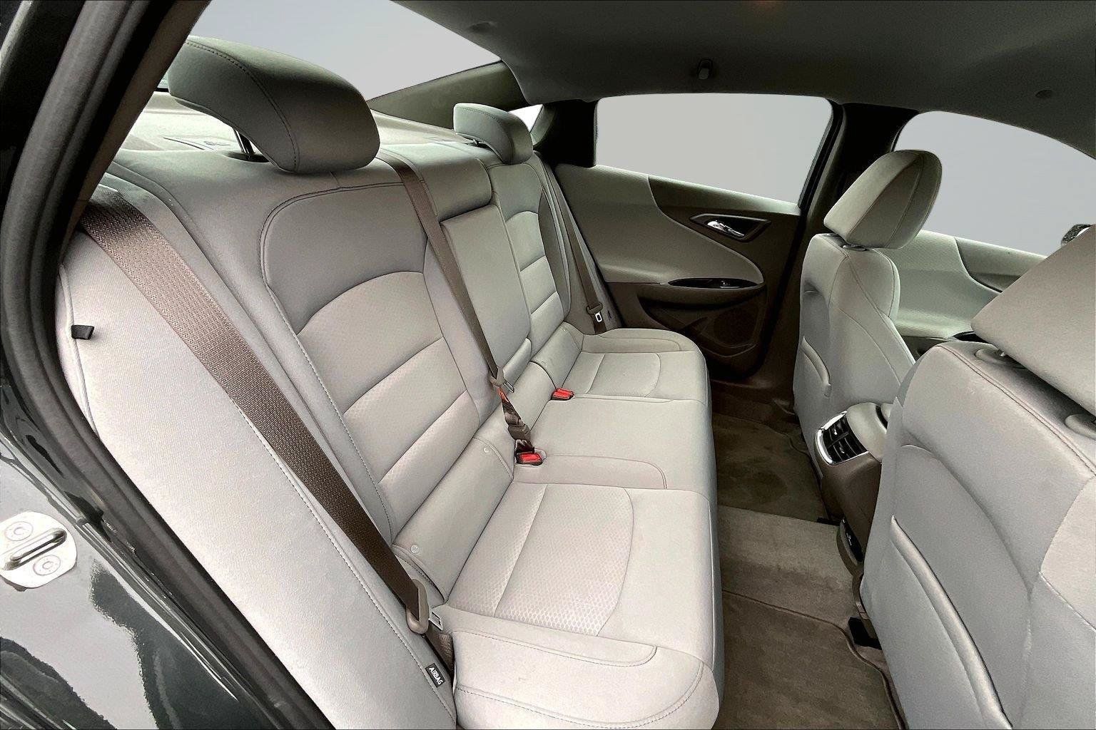 Used 2017 Chevrolet Malibu LT FWD image 26