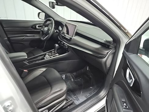 Used 2024 Jeep Compass Trailhawk AWD/4WD image 17