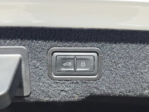 Used 2021 Audi A8 L 3.0T w/ Executive Plus Package AWD/4WD image 16