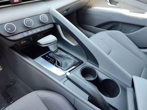New 2026 Hyundai Elantra SE FWD image 24