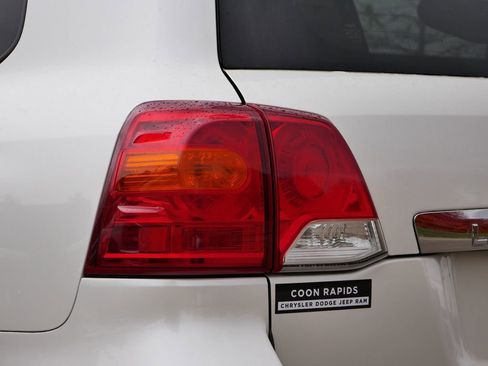 Used 2015 Toyota Land Cruiser image 77