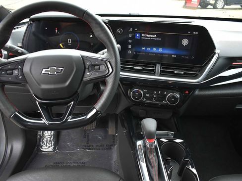 Used 2025 Chevrolet Trax RS w/ Sunroof Package FWD image 14