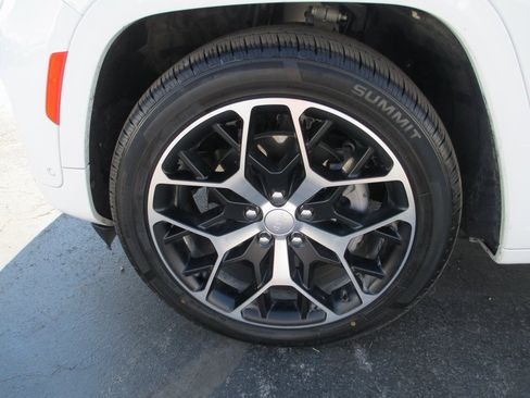 Used 2023 Jeep Grand Cherokee Summit image 13