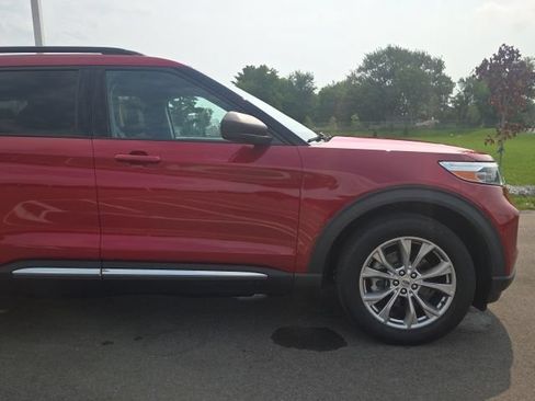 Used 2021 Ford Explorer XLT w/ Equipment Group 202A AWD/4WD image 4