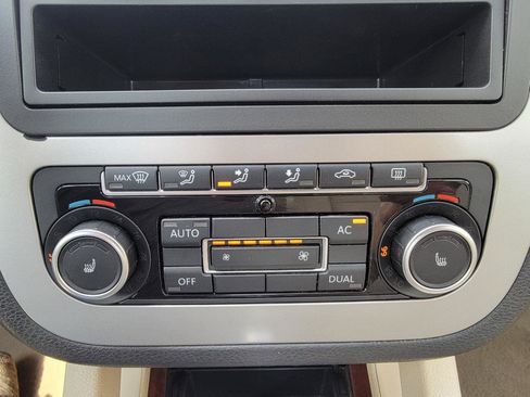 Used 2012 Volkswagen Eos Lux image 40