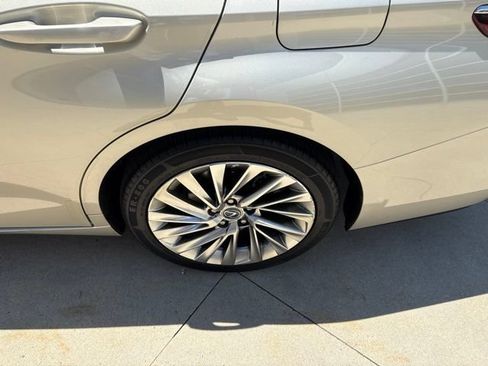 Used 2020 Lexus ES 350 w/ Luxury Package FWD image 12