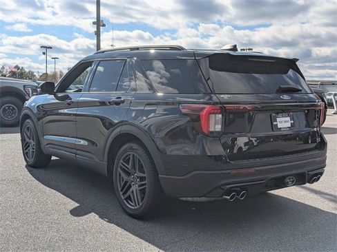 Used 2025 Ford Explorer ST image 5