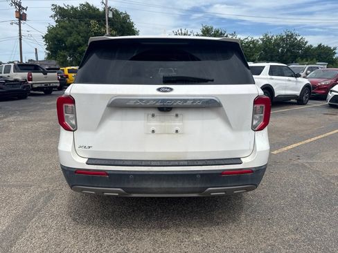 Used 2021 Ford Explorer XLT w/ Equipment Group 202A RWD image 3