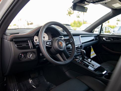 New 2026 Porsche Macan image 4