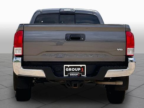 Used 2017 Toyota Tacoma SR5 w/ Tow Package RWD image 5