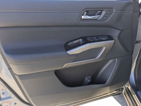 Certified 2025 Nissan Pathfinder Platinum image 11