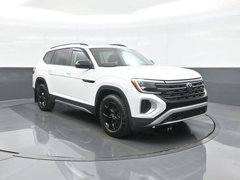 Used 2024 Volkswagen Atlas Peak Edition SE AWD/4WD image 1