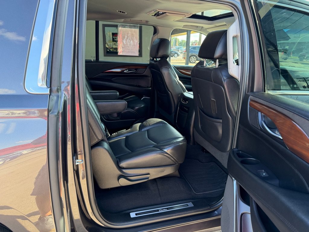 Used 2018 Cadillac Escalade ESV Premium Luxury AWD/4WD image 18