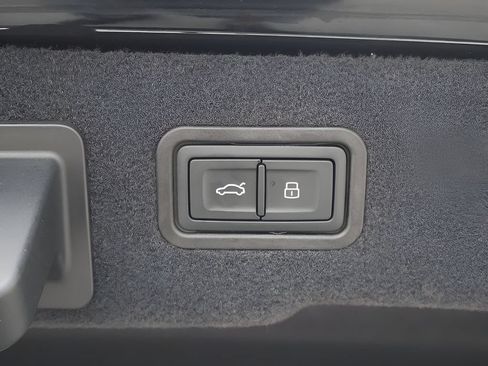 Used 2024 Audi A8 L 3.0T w/ Comfort Plus Package AWD/4WD image 18