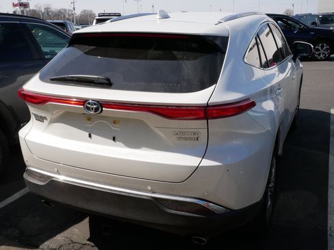 Used 2022 Toyota Venza Limited image 4