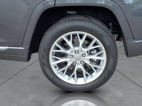 Used 2024 Jeep Grand Cherokee Summit AWD/4WD image 4