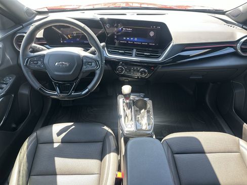 Used 2025 Chevrolet Trax RS w/ Driver Confidence Package FWD image 18