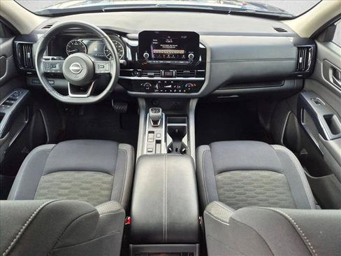 Used 2025 Nissan Pathfinder SV FWD image 18