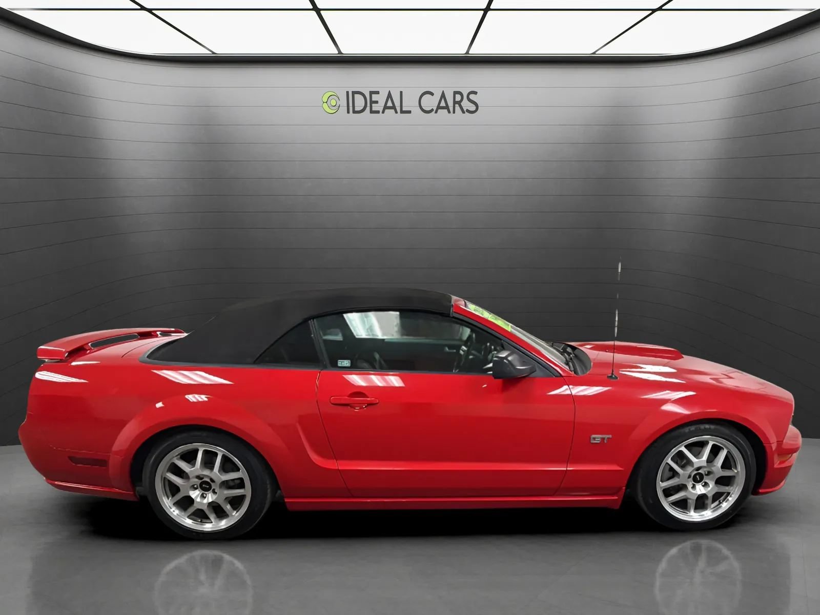 Used 2005 Ford Mustang GT RWD image 4
