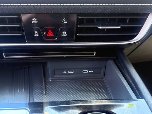 Used 2025 Volkswagen Atlas SE AWD/4WD image 38