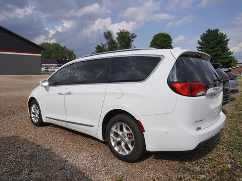 Used 2020 Chrysler Pacifica Touring-L Plus w/ Tire & Wheel Group FWD image 5