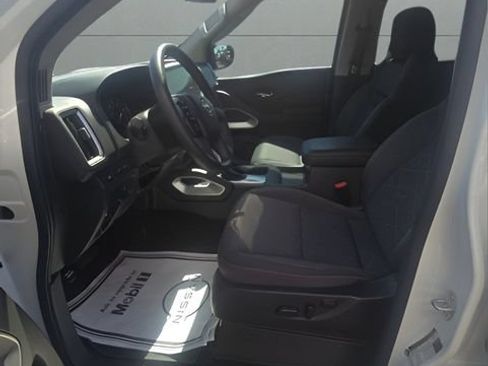 Certified 2025 Nissan Frontier SV w/ SV Convenience Package AWD/4WD image 15