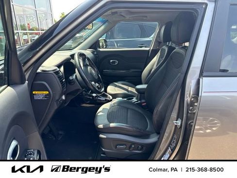 Used 2018 Kia Soul ! w/ Tech Package FWD image 9