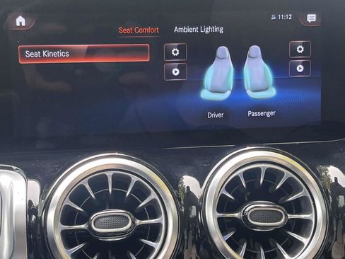 Used 2023 Mercedes-Benz GLB 250 4MATIC image 25