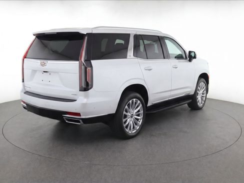 Used 2023 Cadillac Escalade Premium Luxury AWD/4WD image 4