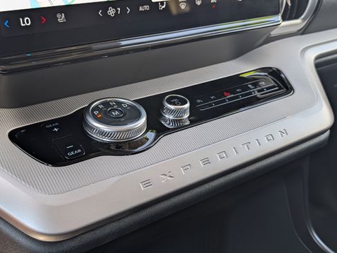 Certified 2025 Ford Expedition Active RWD image 36