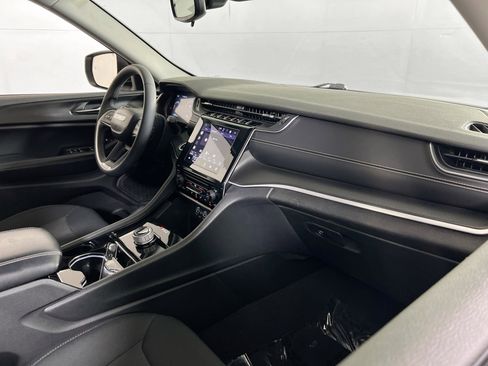 Used 2023 Jeep Grand Cherokee Laredo image 26