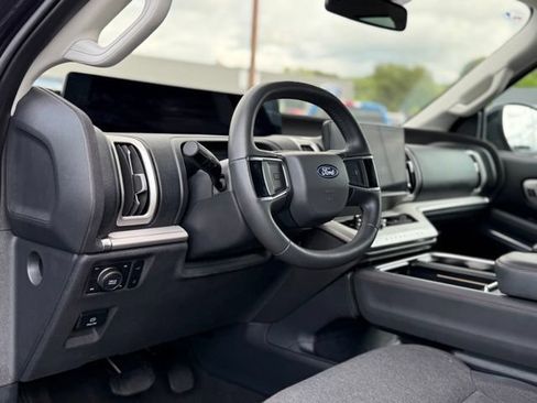 Certified 2025 Ford Expedition Active AWD/4WD image 12