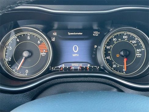 Used 2023 Jeep Cherokee Altitude Lux image 28