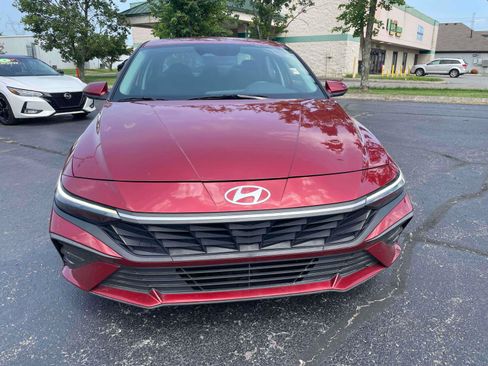 Used 2024 Hyundai Elantra SEL FWD image 2