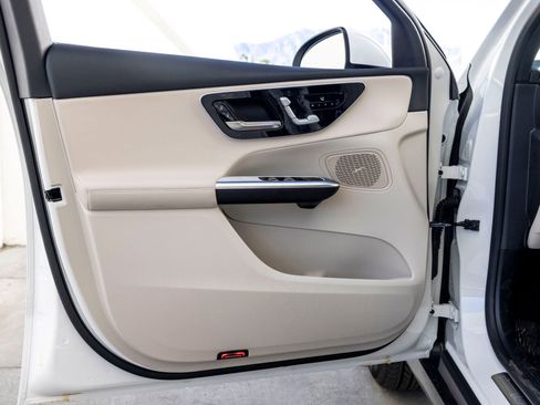 Used 2026 Mercedes-Benz GLC 300 image 11