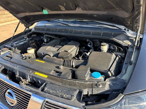 Used 2005 Nissan Titan LE w/ (U01) Nissan Navigation Pkg image 26